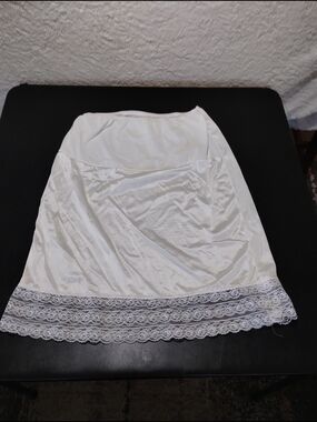 Vintage Women’s White Lace-Trim Half Slip Skirt Sz Xl
